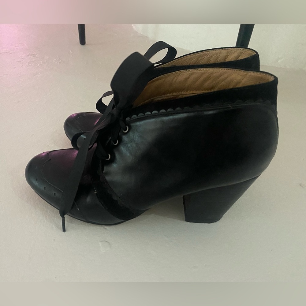 Vintage style dress shoes